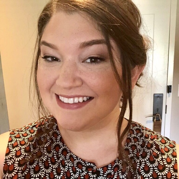 Profile Picture of Lindsay Marder (@thejoyoflinds) on Poshmark