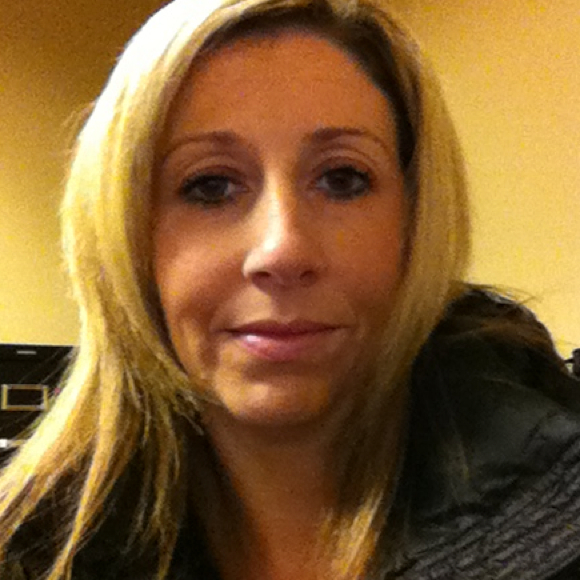 Profile Picture of Amy Yoder (@yoderamy) on Poshmark