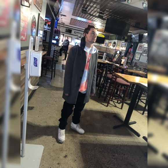 Devin Sheahan - Poshmark Profile Picture of Devin Sheahan (@devinsheahan) on Poshmark