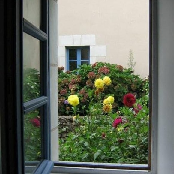 Profile Picture of Cherrill Rowe (@cherrill13) on Poshmark