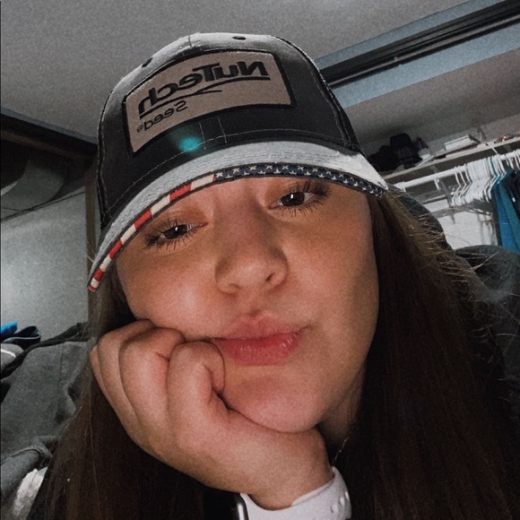 Profile Picture of Audrye Foster (@audryefoster) on Poshmark