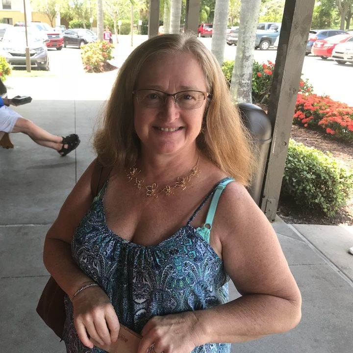 Profile Picture of Debi (@debi_lamp) on Tiktok