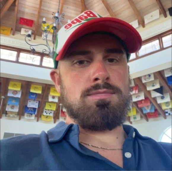 Profile Picture of Ray Etzo jr. (@retzo) on Poshmark