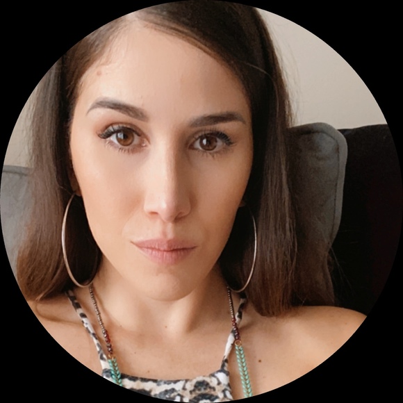 Profile Picture of Daniela Neira (@daniela1990) on Poshmark