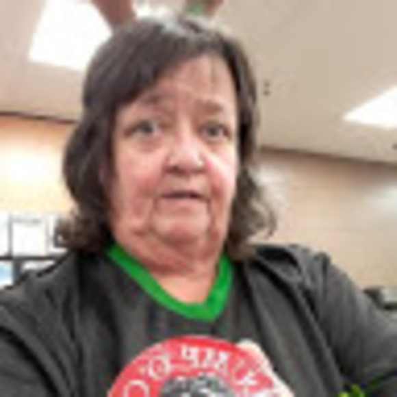 Profile Picture of Alice Anderson (@msboatshoes) on Poshmark