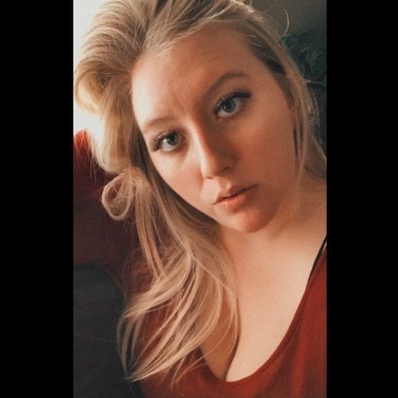 Profile Picture of Kylee Casper (@kyleesayer) on Poshmark