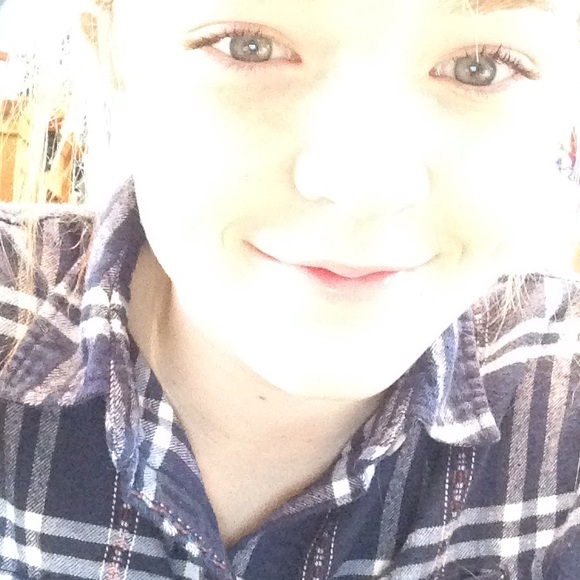 Profile Picture of Cara Geoghegan (@carag98) on Poshmark