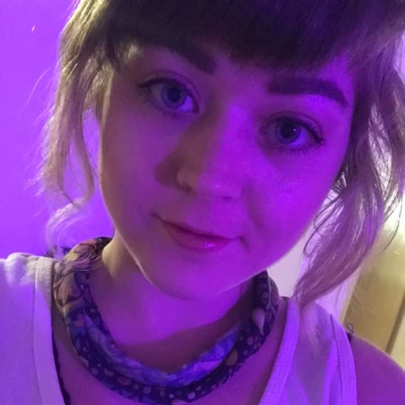 Profile Picture of Kirstin Hillenburg (@kirstinburgster) on Poshmark