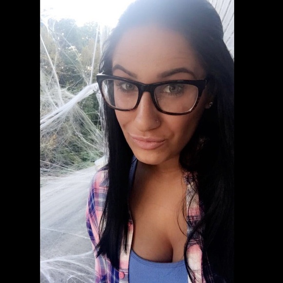 Profile Picture of Caroline Chantz (@carolinechantz) on Poshmark