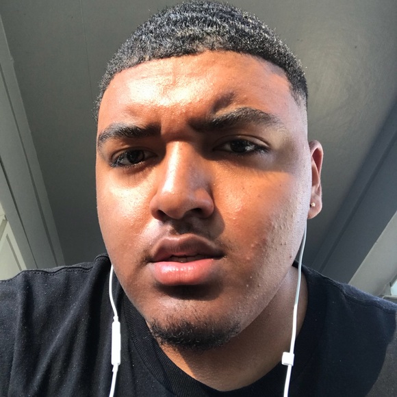 Profile Picture of Amir Curry (@acurry29) on Poshmark