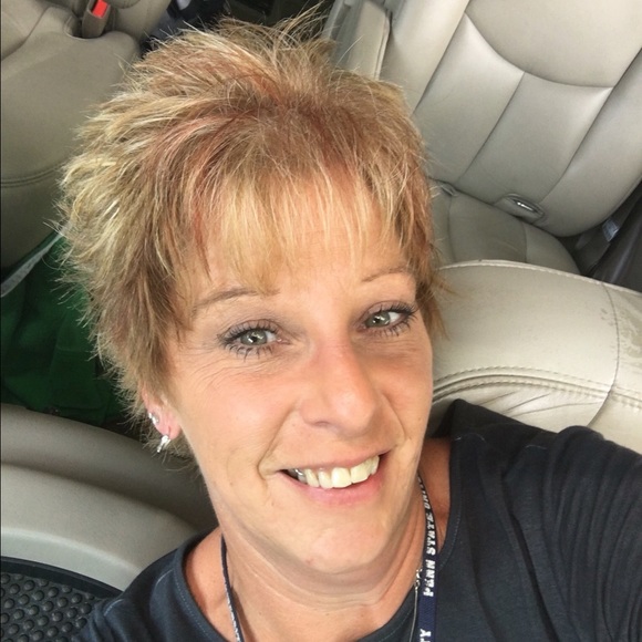 Profile Picture of Dawn Williams (@sparkie53) on Poshmark