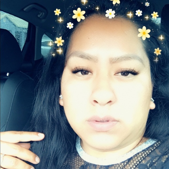 Profile Picture of Mariela Enriquez (@smariela16) on Poshmark