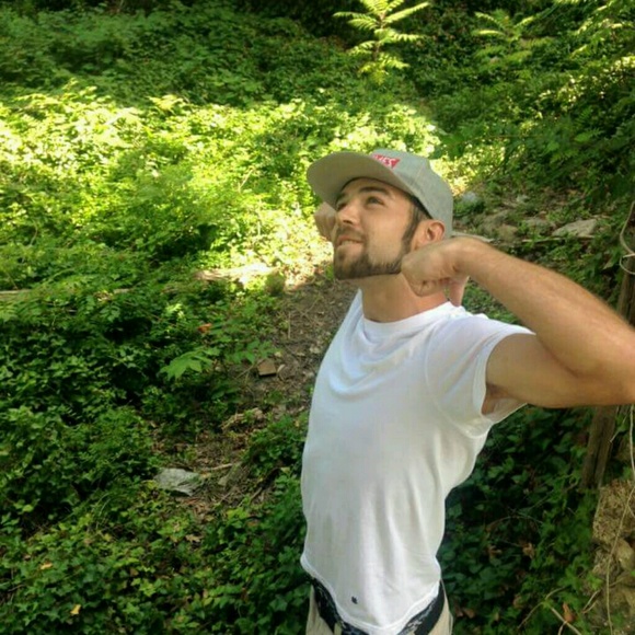 Profile Picture of Christopher Stichberry (@chrisstich) on Poshmark