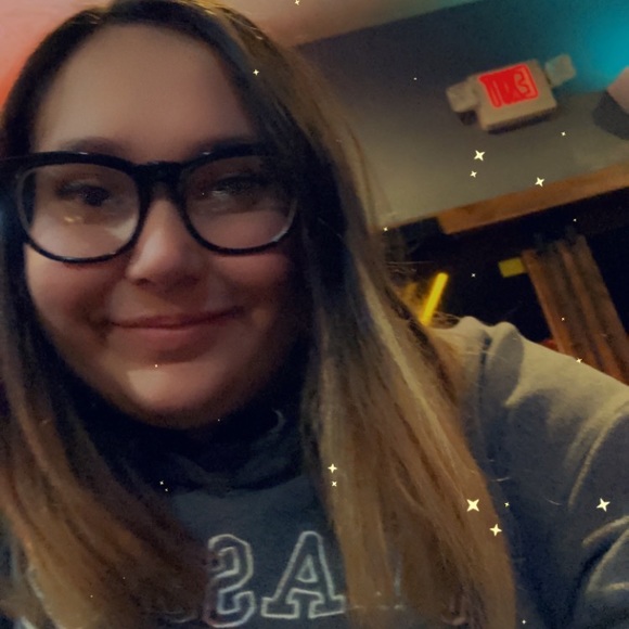 Profile Picture of Alexandrea Vogel (@alexandreavo213) on Poshmark