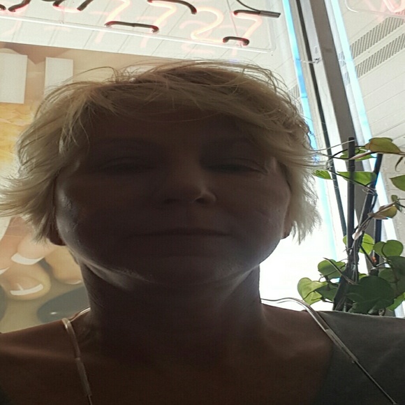 Profile Picture of Dawn Carabello (@petnstuff) on Poshmark