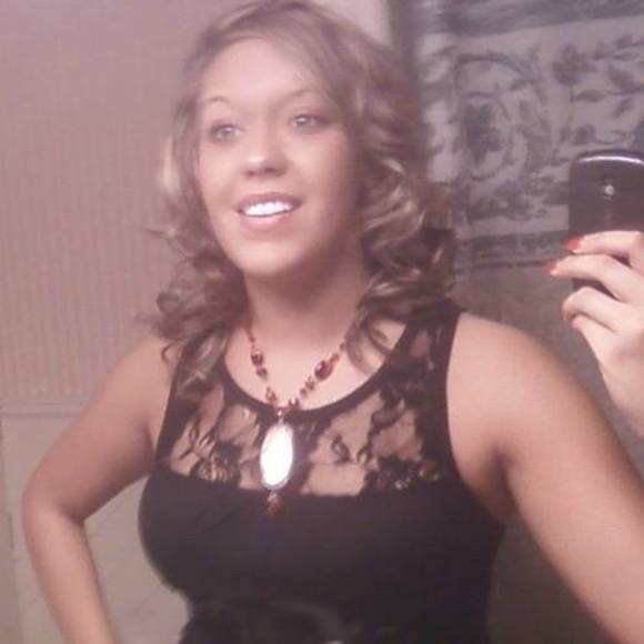 Profile Picture of Felicia Cardone-tefft (@feliciacardone) on Poshmark