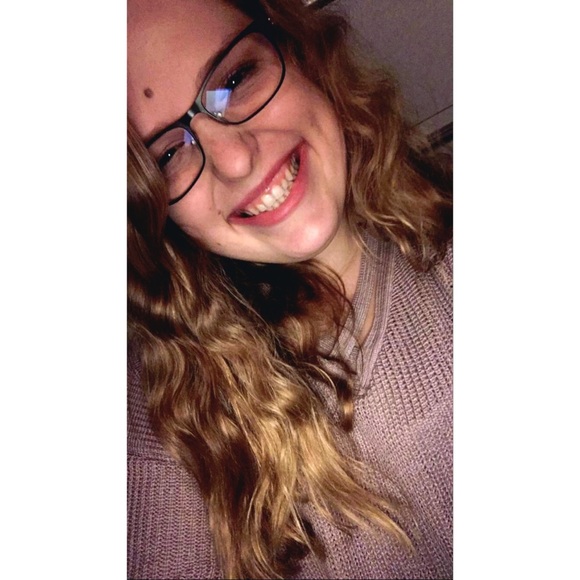 Profile Picture of Kayla Crawford (@kcrawford2018) on Poshmark