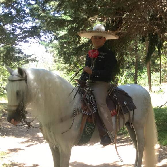 Profile Picture of Ivan Leal (@ivan1820) on Poshmark