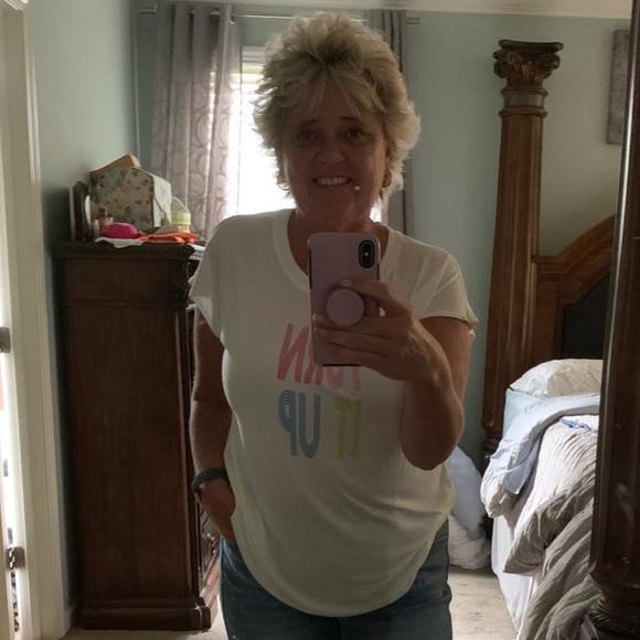 Profile Picture of Lisa Yates (@lisayates) on Poshmark