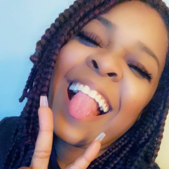 Profile Picture of Valinda Drake (@juiceebabii) on Poshmark