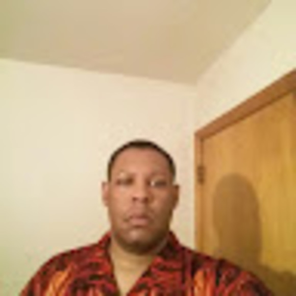 Profile Picture of Carl Frisby jr. (@carl19822001) on Poshmark