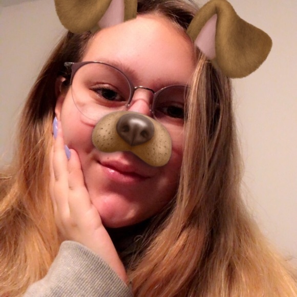 Profile Picture of Mélaurie Pelland (@melauriex) on Poshmark