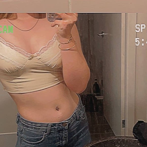 Profile Picture of Hannah Watson (@hannahwatson6) on Poshmark