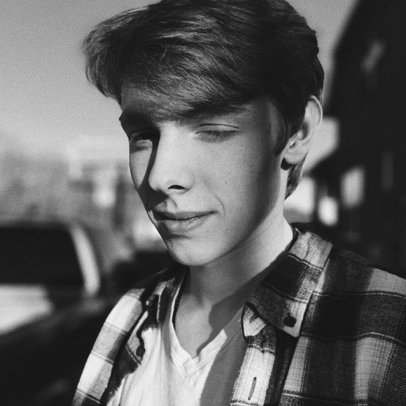 Evan Warren - Poshmark Profile Picture of Evan Warren (@e_warren01) on Poshmark