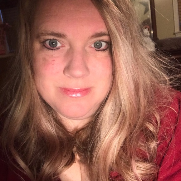 Profile Picture of Laura Erbaugh (@belle9968) on Poshmark