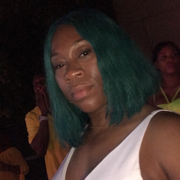 Profile Picture of Maria Chase (@zessa43) on Poshmark