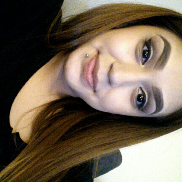 Profile Picture of Bianca Vera (@beautybianca) on Poshmark