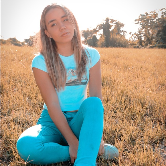 Profile Picture of Gianna Rivera (@gianna_rivera) on Poshmark