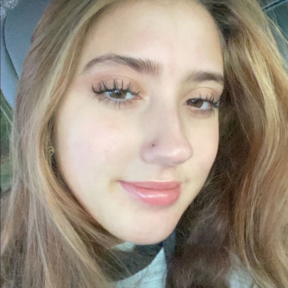 Profile Picture of Jaclyn Cerniglia (@jaclyncern) on Poshmark