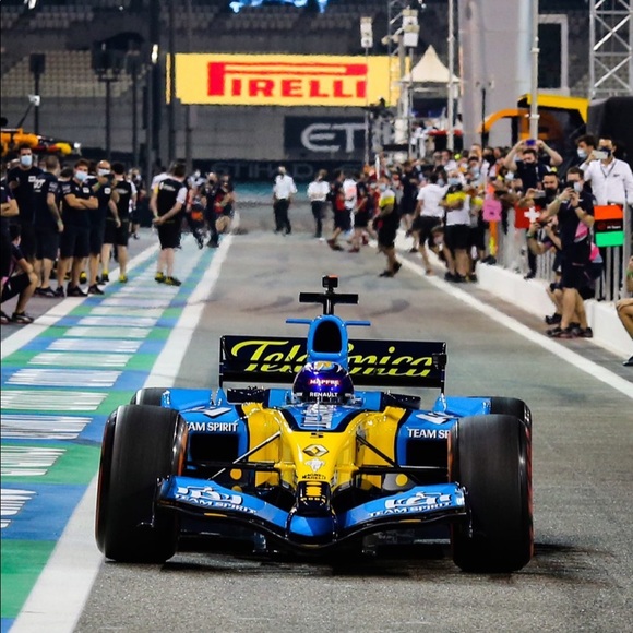 Profile Picture of Hunter Raynes (@hunter_raynes) on Poshmark