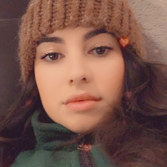 Profile Picture of Sabrina Peixoto (@sabrinaapeixoto) on Poshmark