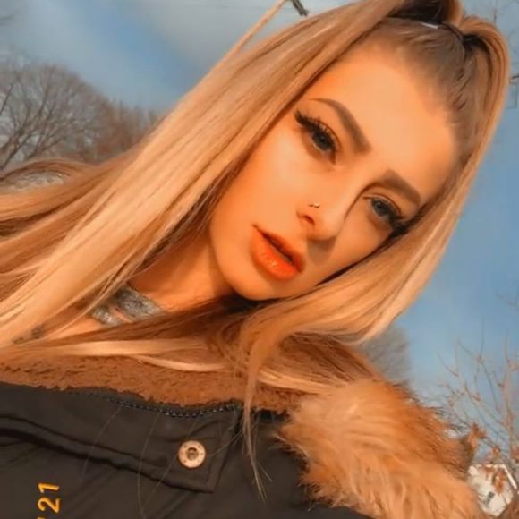 Profile Picture of Amy Ponchak (@amyponchak) on Poshmark