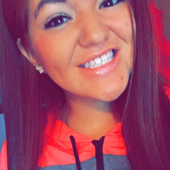 Profile Picture of Giselle Guzman (@alexisgiselle8) on Poshmark