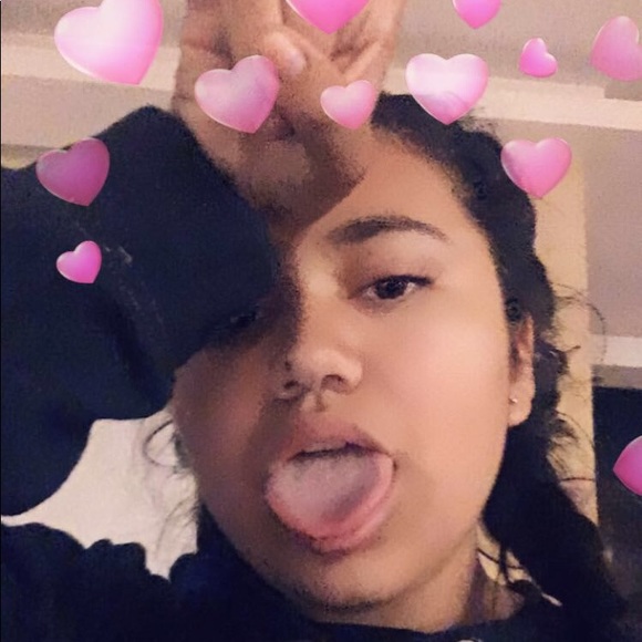 Profile Picture of Julia Zambrano (@juliaisnot) on Poshmark