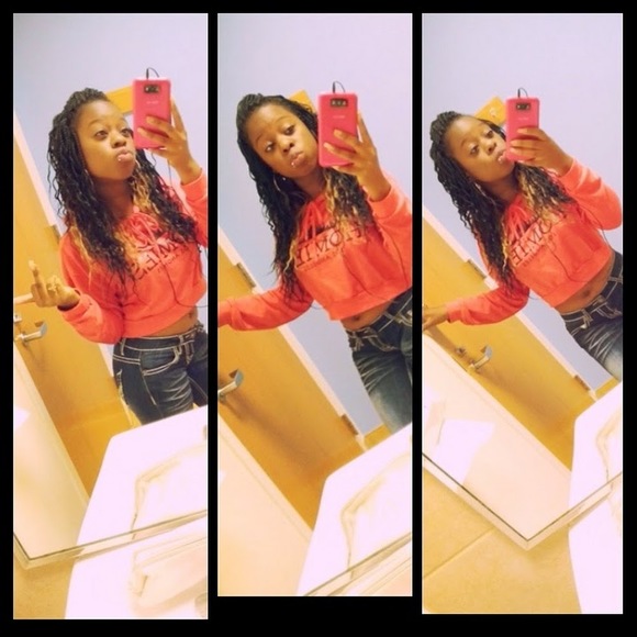 Profile Picture of Romesha Walker (@meshawalker) on Poshmark