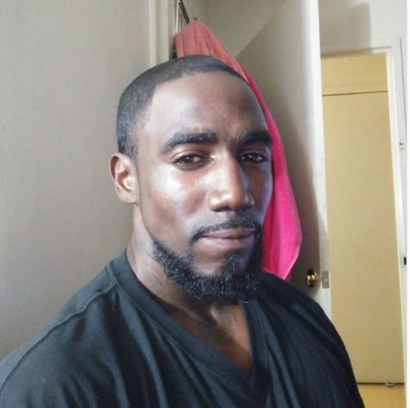 Profile Picture of Warren Darnell (@warrendarnell) on Poshmark