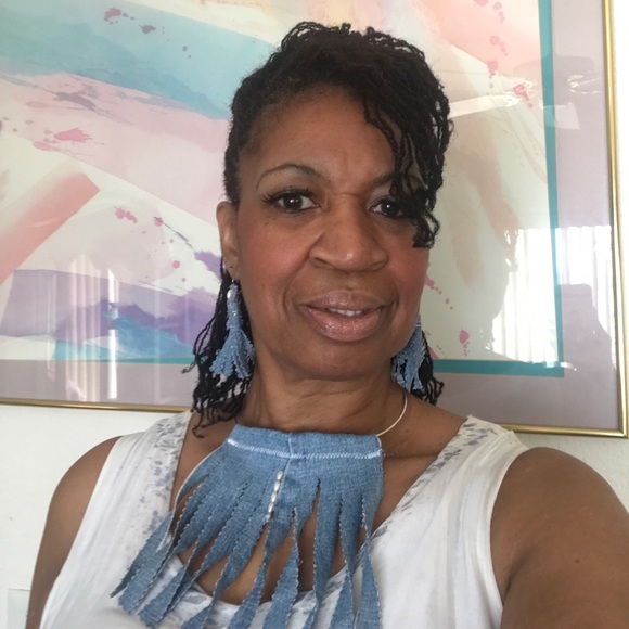 Profile Picture of Inez Allison (@inezallison) on Poshmark