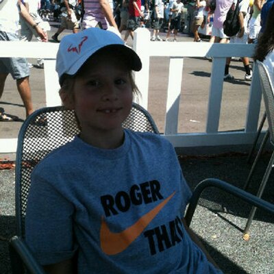 Profile Picture of Jeffrey Lyon (@BoatDrinksJB) on Twitter