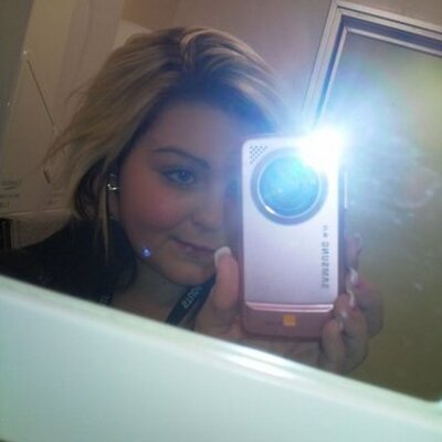 Profile Picture of Jodie Poole (@peeweexx) on Twitter