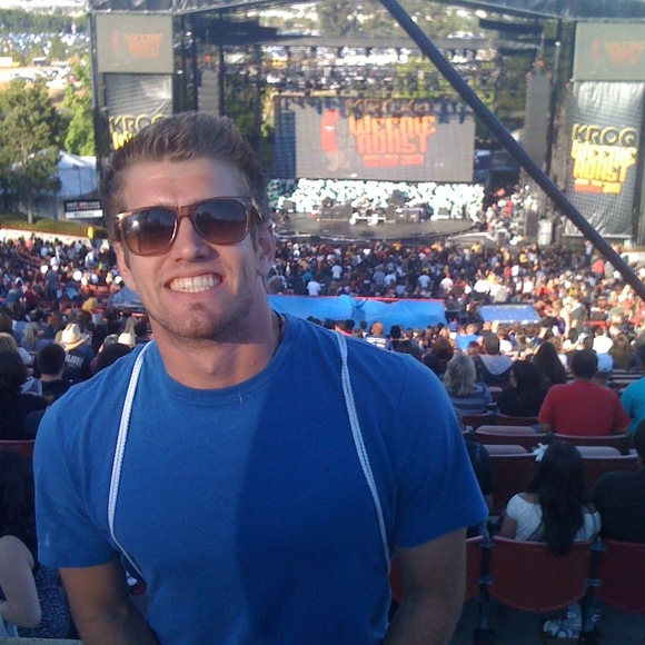 Profile Picture of Tom Oconnor (@tomoconnor) on Poshmark