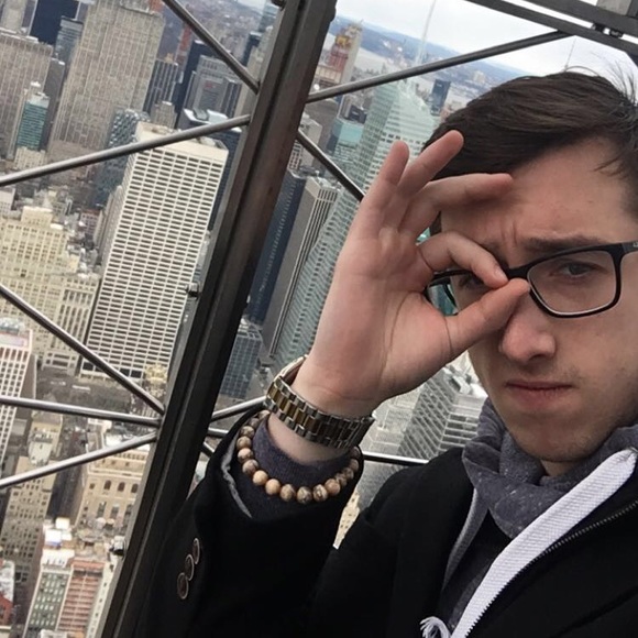 Profile Picture of Chris Bayliss (@chris3098) on Poshmark