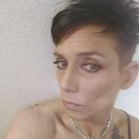 Profile Picture of Robyn Benzinger (@robynbenzinger2) on Poshmark