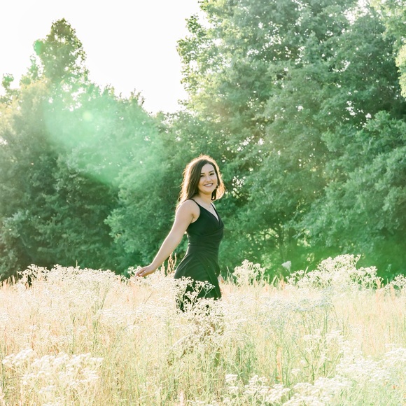 Profile Picture of Sara Rimpel (@sararimpel) on Poshmark