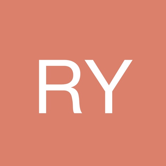 Profile Picture of Ronache Yoder (@ronachpierre) on Poshmark