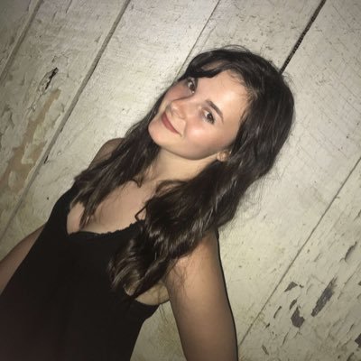 Profile Picture of Lil (@lillian8booth) on Twitter