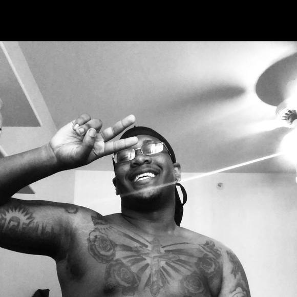 Profile Picture of Devlyn Thomas (@devlynthomas) on Poshmark